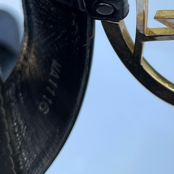 LOUIS VUITTON WEDGE LOGO - Picture 10 of 14